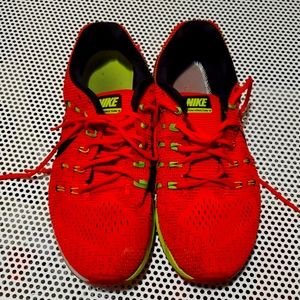 MEN'S NIKE GYM SHOES